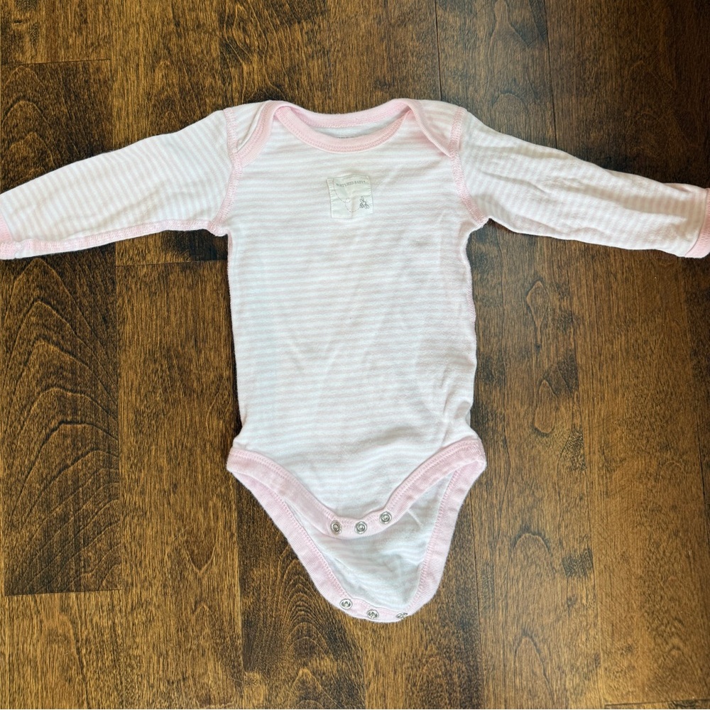 Burt’s Bees Baby Onesie / Bodysuit in pink and white stripe (0-3 months)